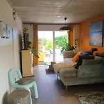 Modernes Haus Nahe Zentrum- 10 Min Semesterbostad